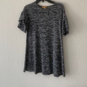 It is a dress,its brand is wrangler, size M for kids,it’s color is gray